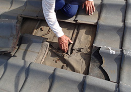 瓦の割れ・ズレ