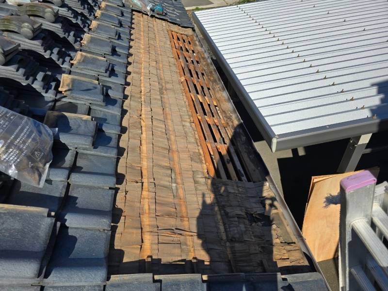 【新潟市】雨漏り修理｜軒先から木くず？雪害・大雨による屋根の経年劣化を点検・修理しました